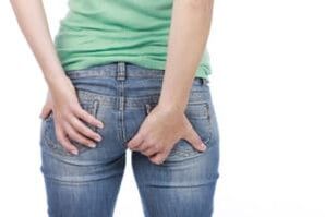 A végbélnyílás viszketése a paraziták jelenlétének jele a szervezetben